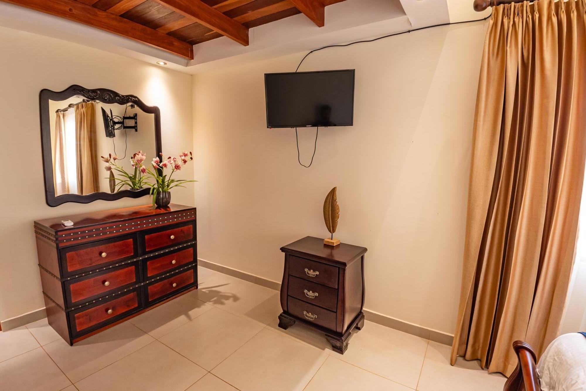 Sunset Del Mar Beach Resort إستريلوس إيسته المظهر الخارجي الصورة